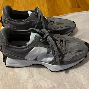 New Balance 327 Sneakers